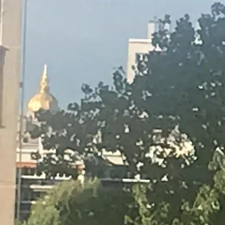 ホームステイ Saint Lambert Terrace