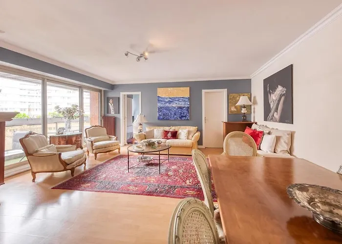 Saint Lambert Terrace Parijs