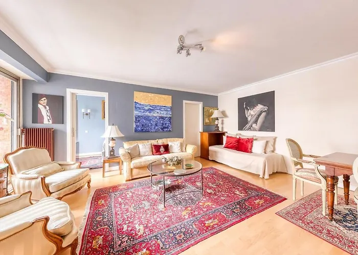 Saint Lambert Terrace Parijs